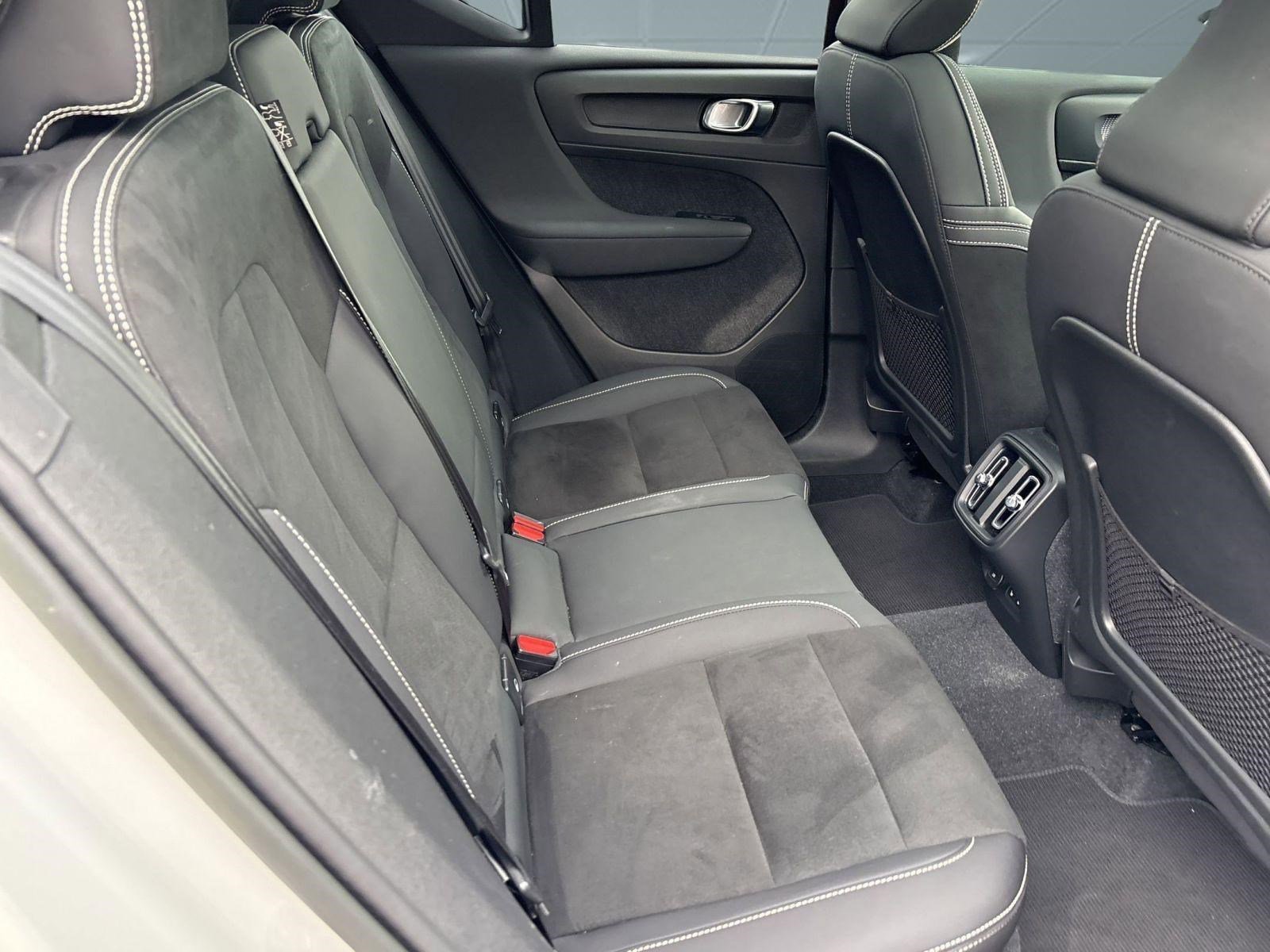 Certified 2023 Volvo XC40 B5 Plus w/ Climate Package image 29