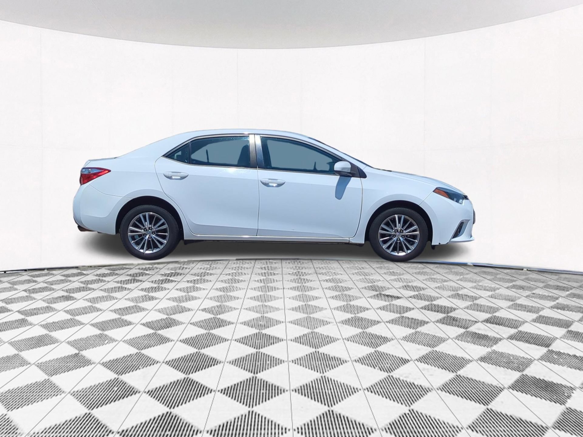 Used 2015 Toyota Corolla LE FWD image 6