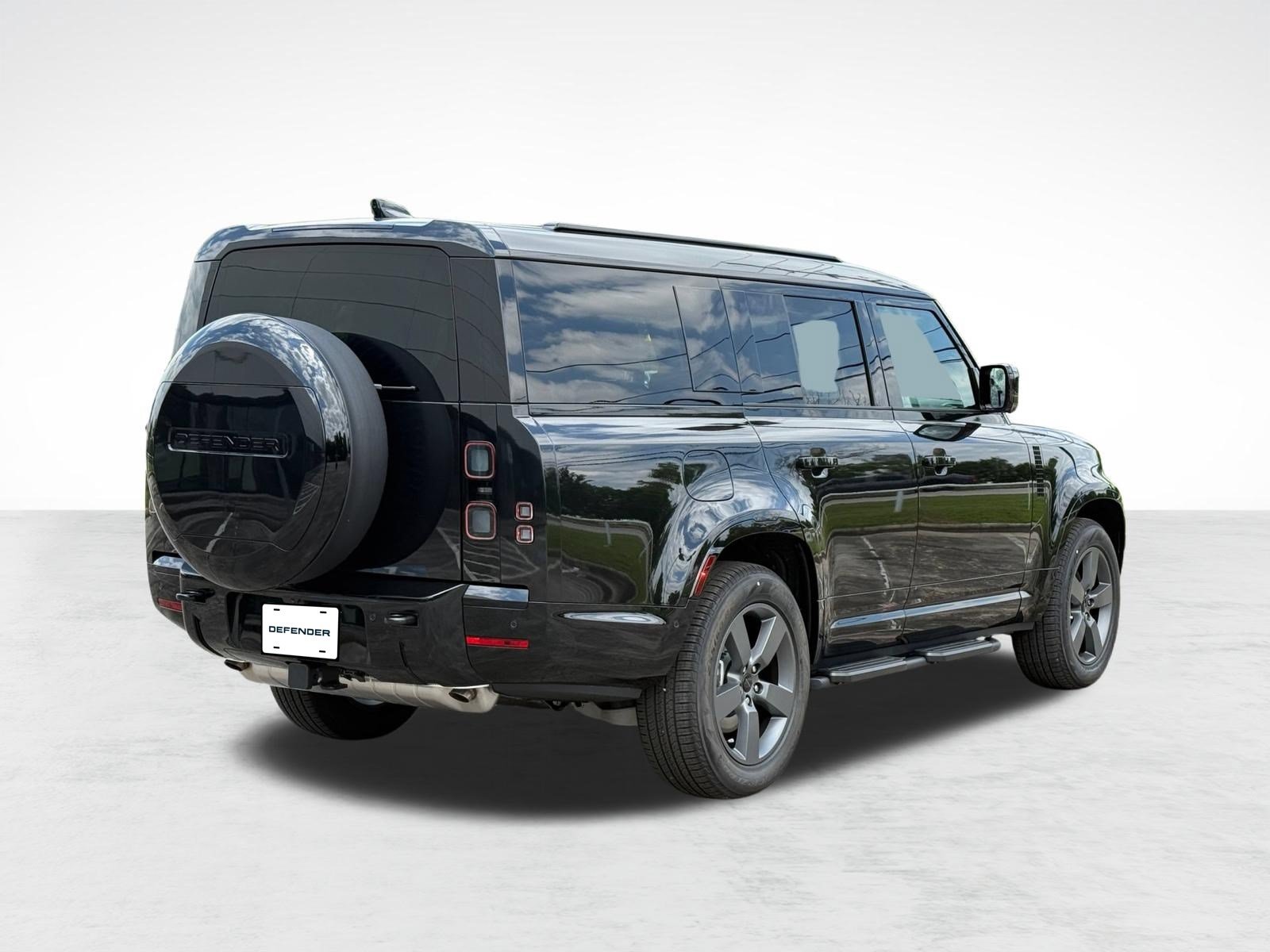 Used 2026 Land Rover Defender 130 X-Dynamic SE AWD/4WD image 9