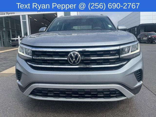 Certified 2022 Volkswagen Atlas Cross Sport SE w/ Panoramic Sunroof Package image 2