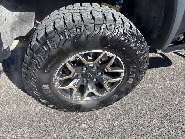 Used 2023 Chevrolet Colorado ZR2 w/ ZR2 Convenience Package III AWD/4WD image 9