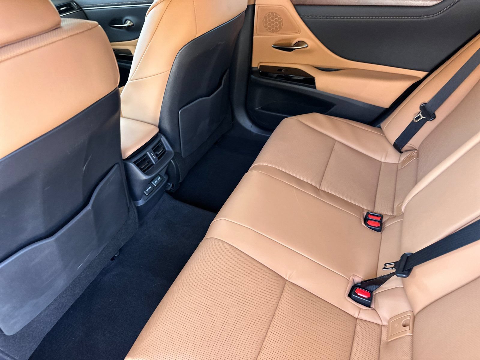 Used 2025 Lexus ES 300h w/ Premium Package FWD image 13