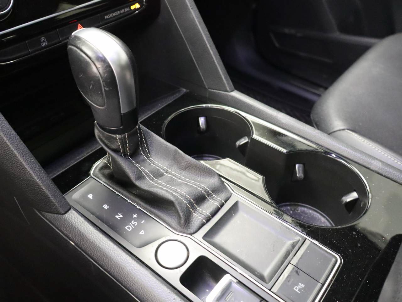 Used 2023 Volkswagen Atlas SE w/ Panoramic Sunroof Package FWD image 9