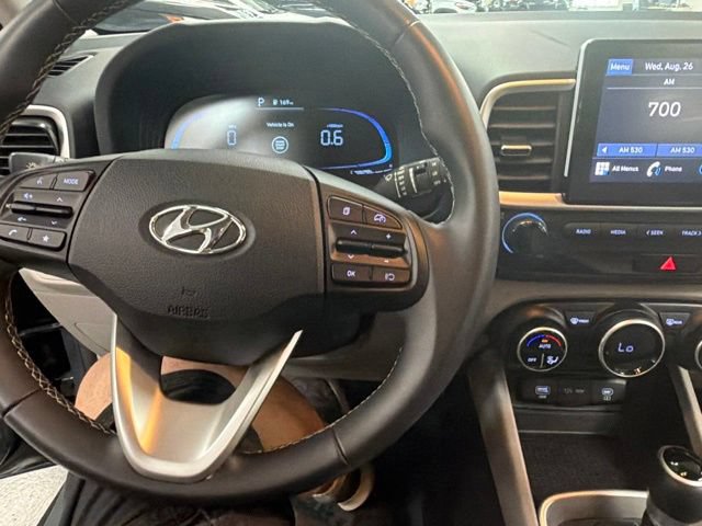 Used 2025 Hyundai Venue SEL FWD image 17