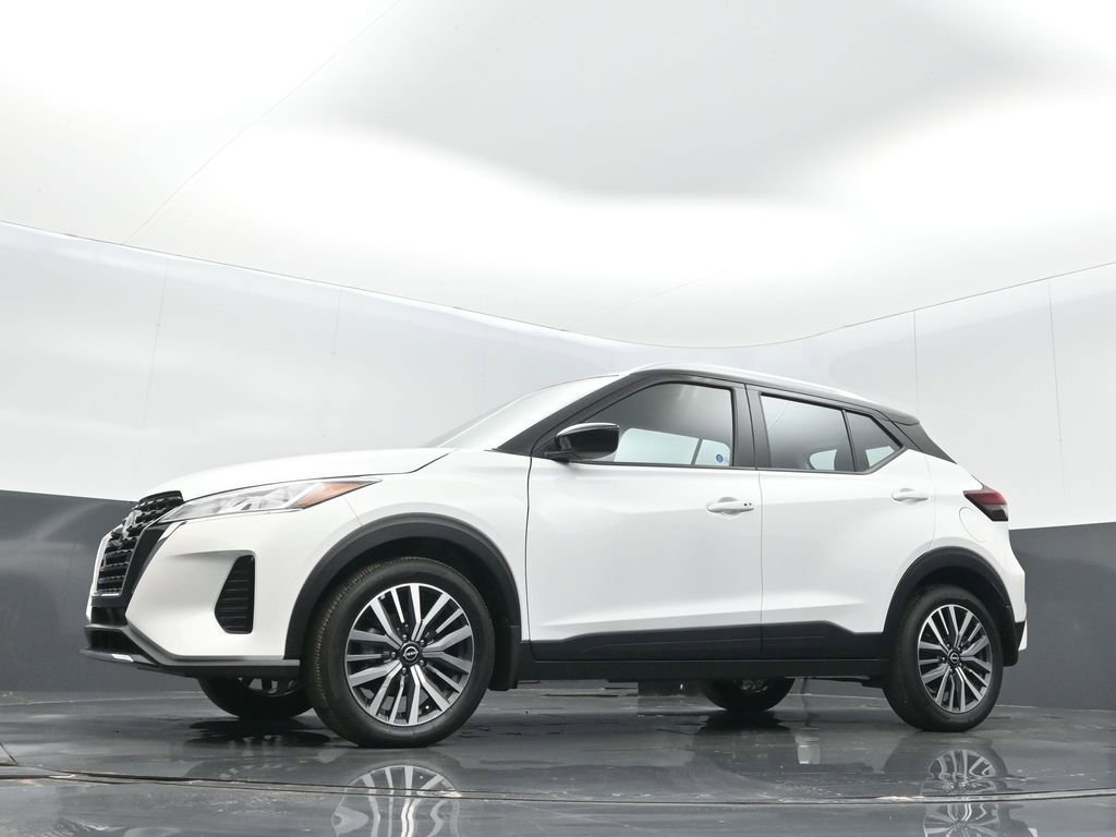 Used 2024 Nissan Kicks SV FWD image 11