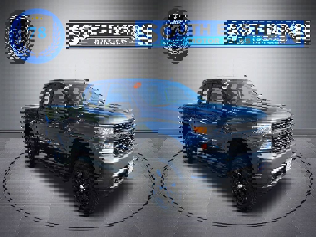 Used 2021 Chevrolet Silverado 1500 Custom image 2