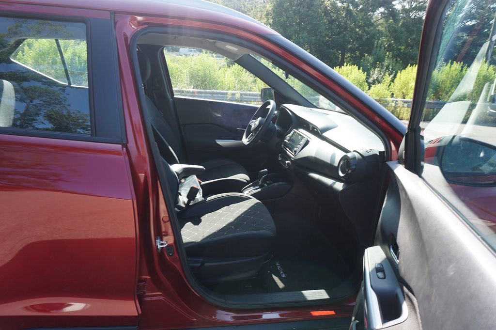 Used 2019 Nissan Kicks SV FWD image 13