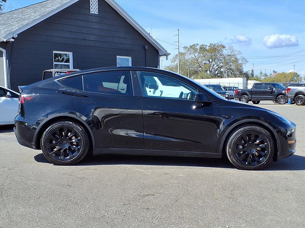 Used 2021 Tesla Model Y Long Range image 8