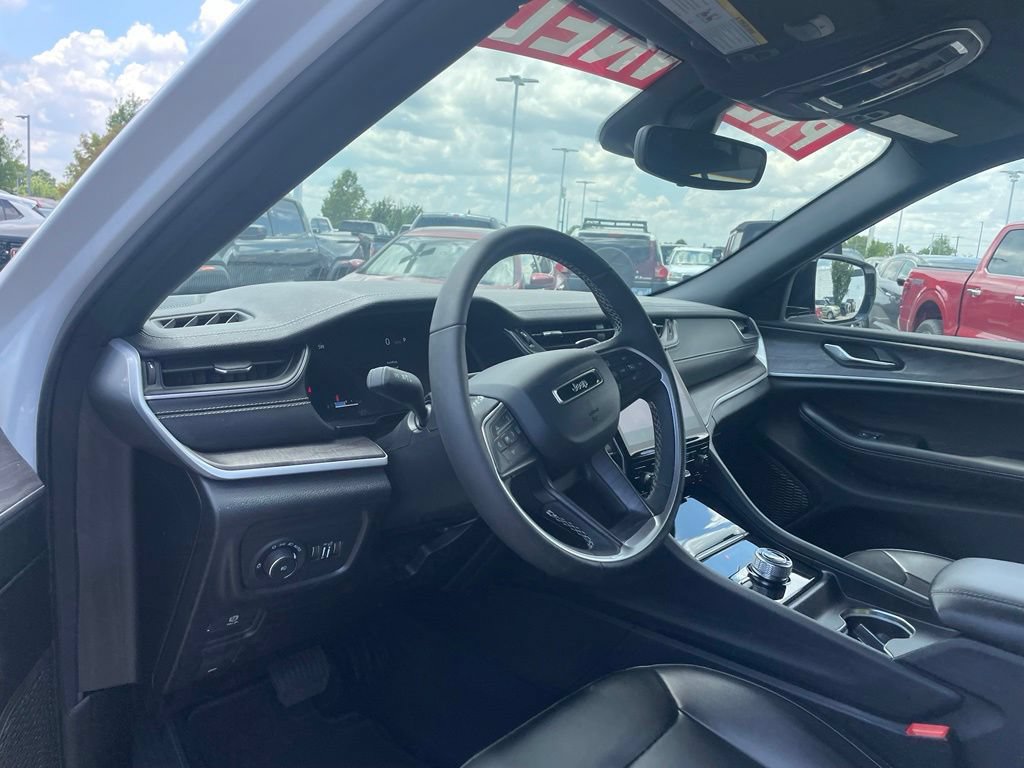 Used 2024 Jeep Grand Cherokee Limited AWD/4WD image 9