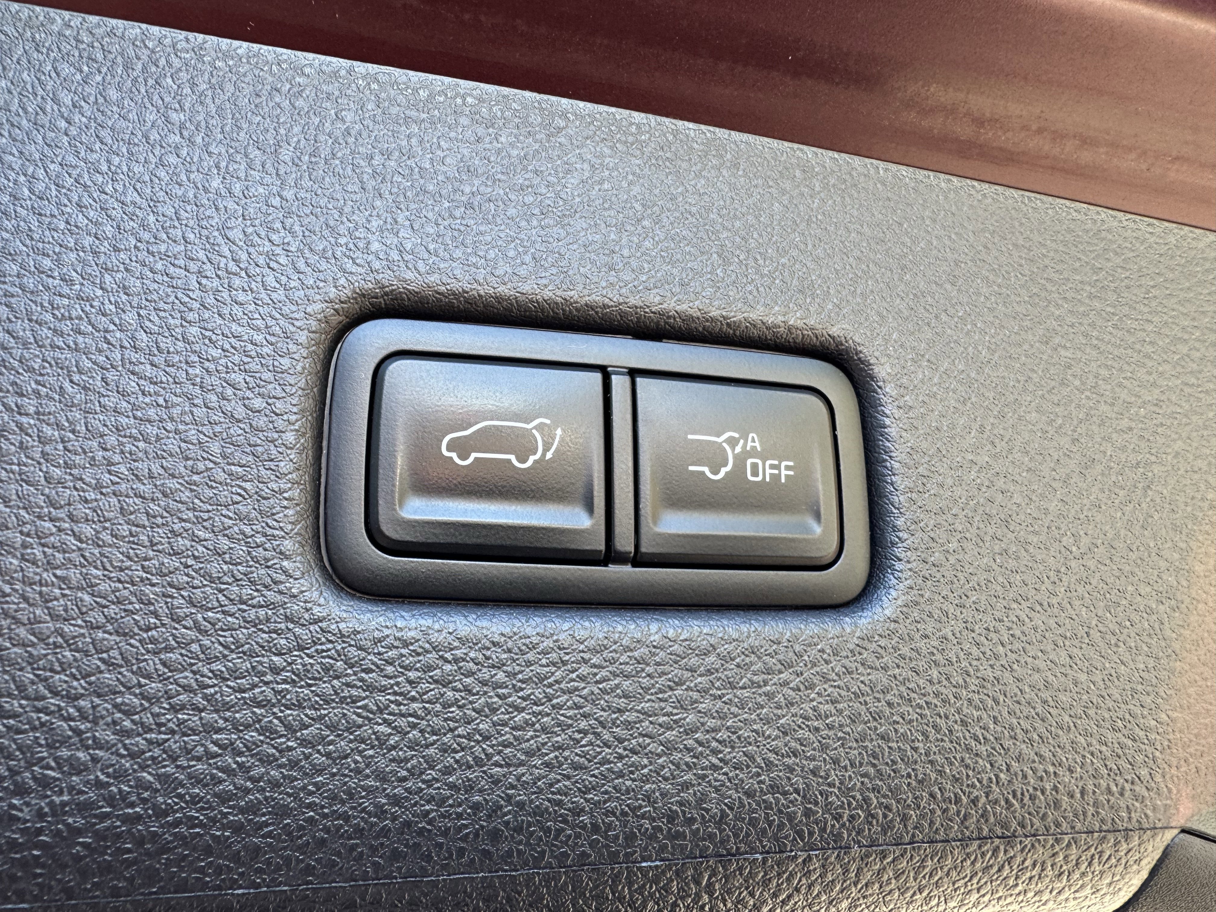 Used 2024 Kia Carnival EX image 25