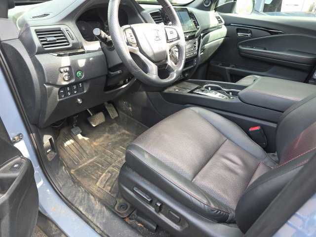 Used 2025 Honda Ridgeline Black Edition image 12