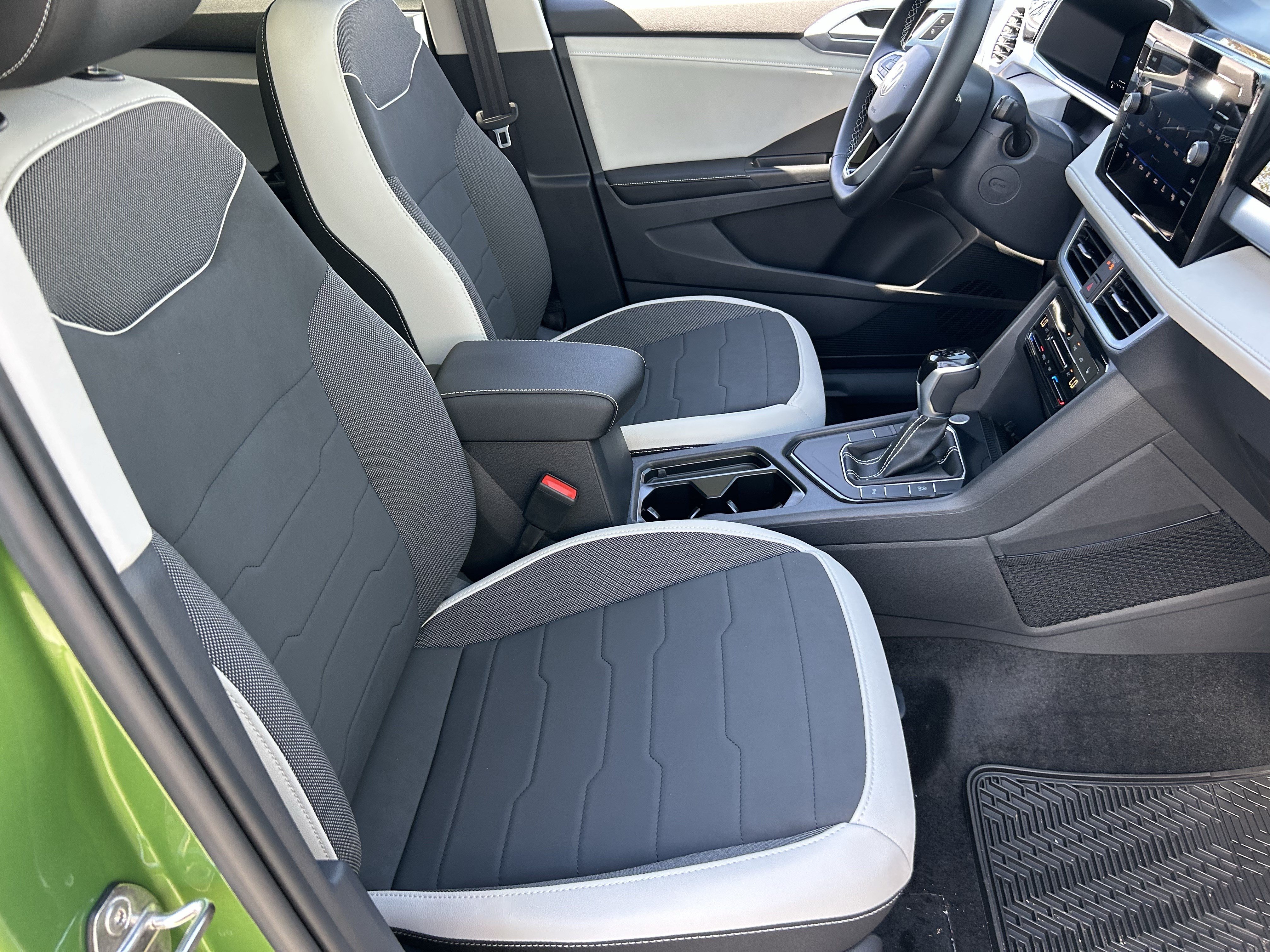 New 2026 Volkswagen Taos SE FWD image 8