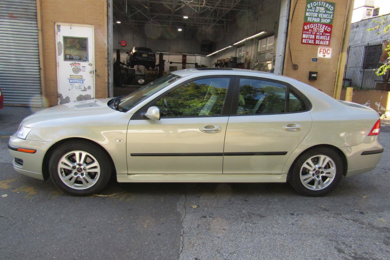 Used 2007 Saab 9-3 2.0T FWD image 2