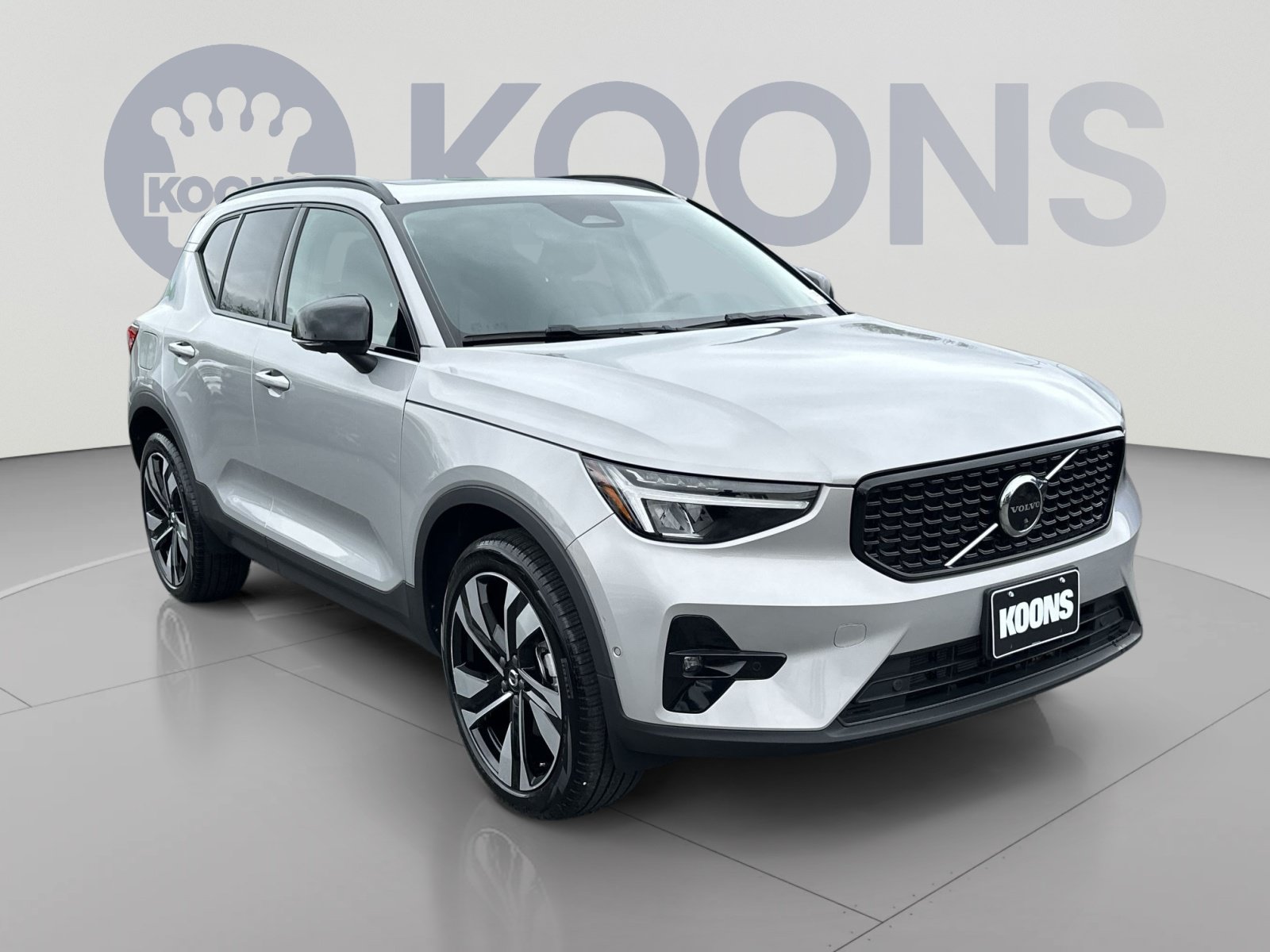 Used 2023 Volvo XC40 B5 Plus w/ Protection Package Premier AWD/4WD image 2