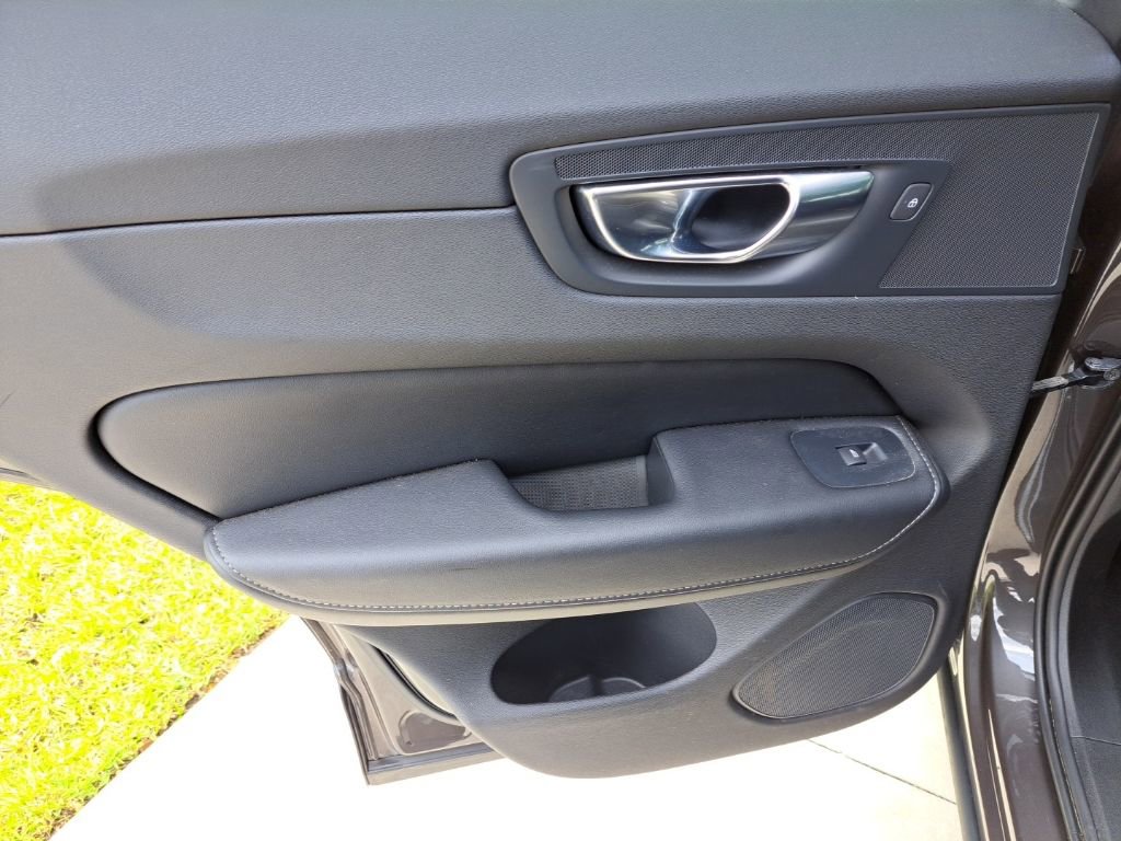 Used 2022 Volvo XC60 B6 Inscription w/ Protection Package Premier image 9