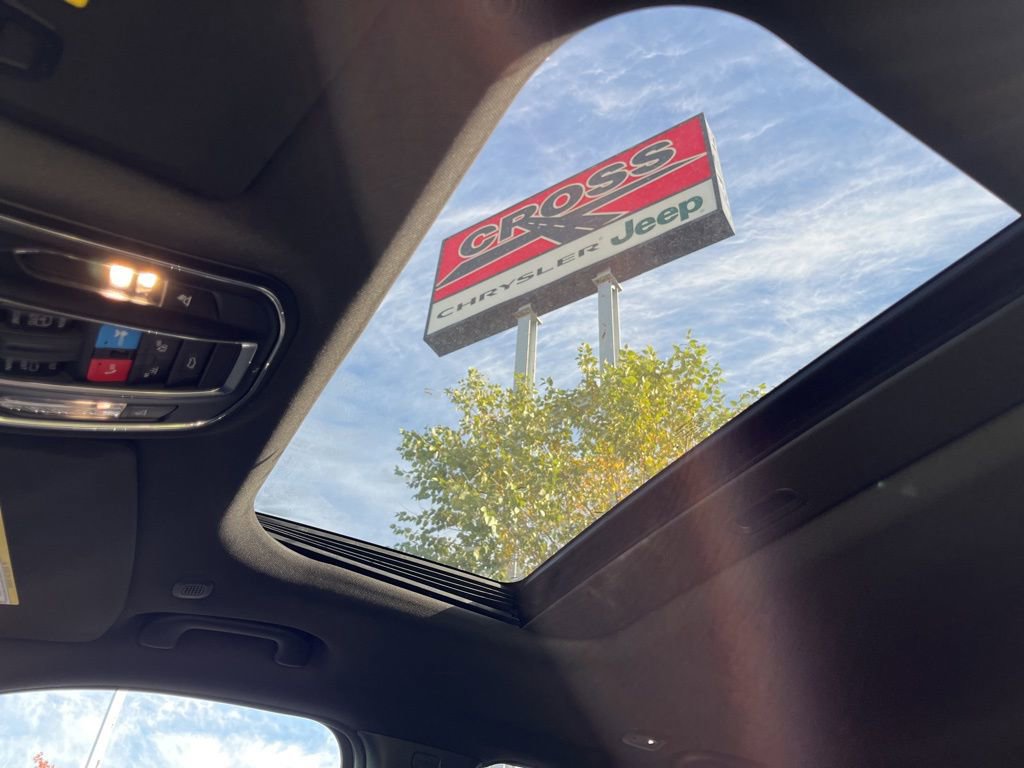 New 2025 Jeep Grand Cherokee Altitude image 3