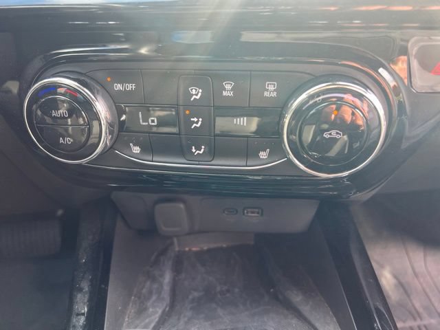 Used 2025 Chevrolet Trax RS w/ Sunroof Package FWD image 9
