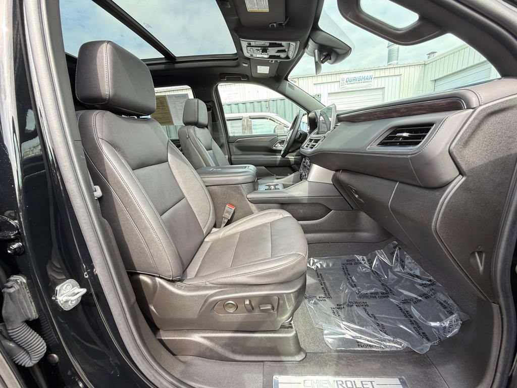 Used 2023 Chevrolet Tahoe LT w/ Luxury Package AWD/4WD image 27