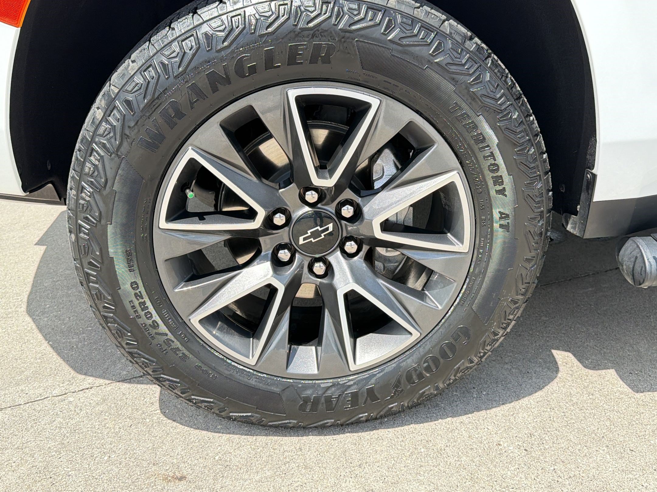 Used 2023 Chevrolet Tahoe Z71 w/ Luxury Package AWD/4WD image 12