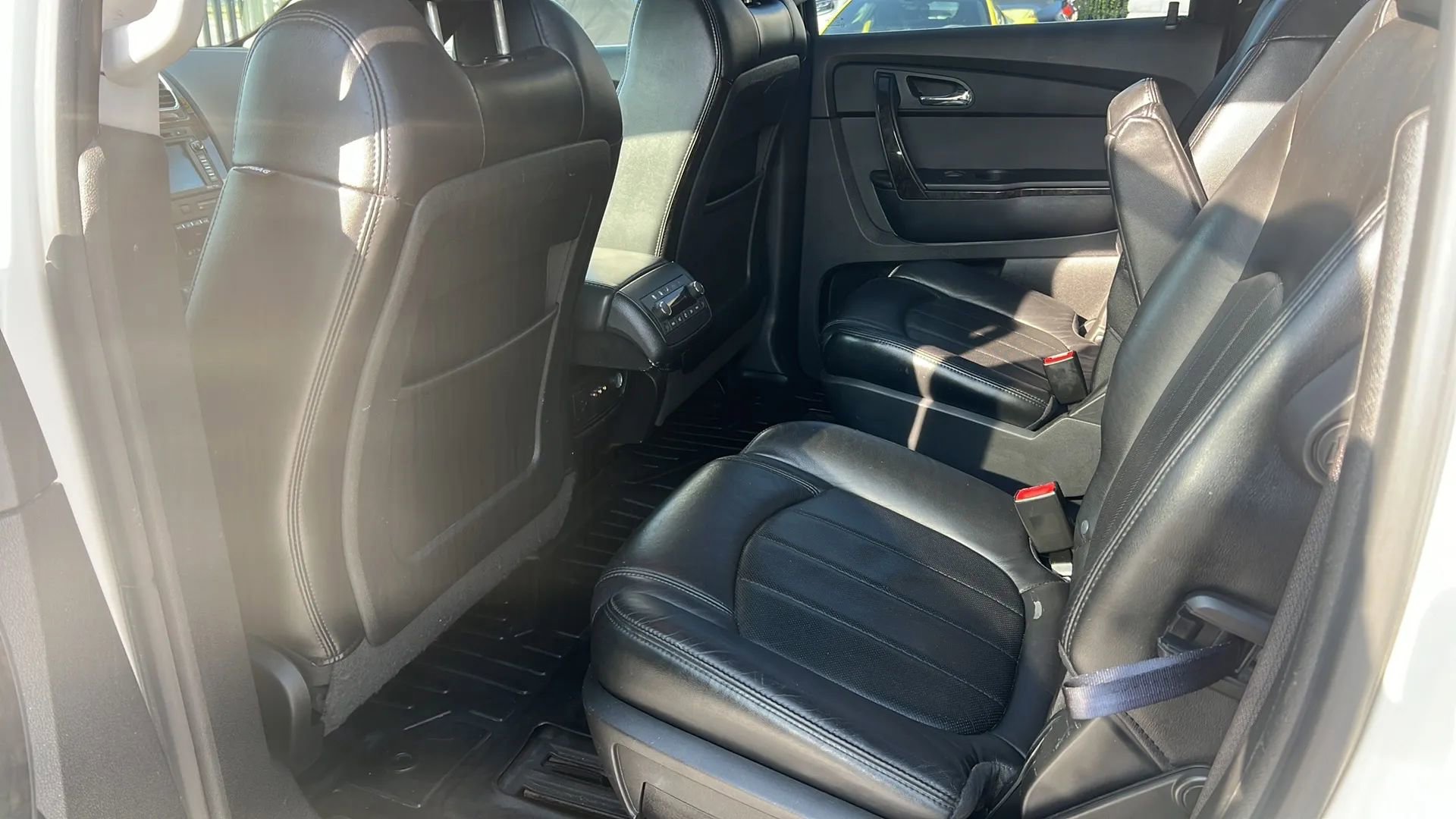 Used 2011 GMC Acadia Denali image 13