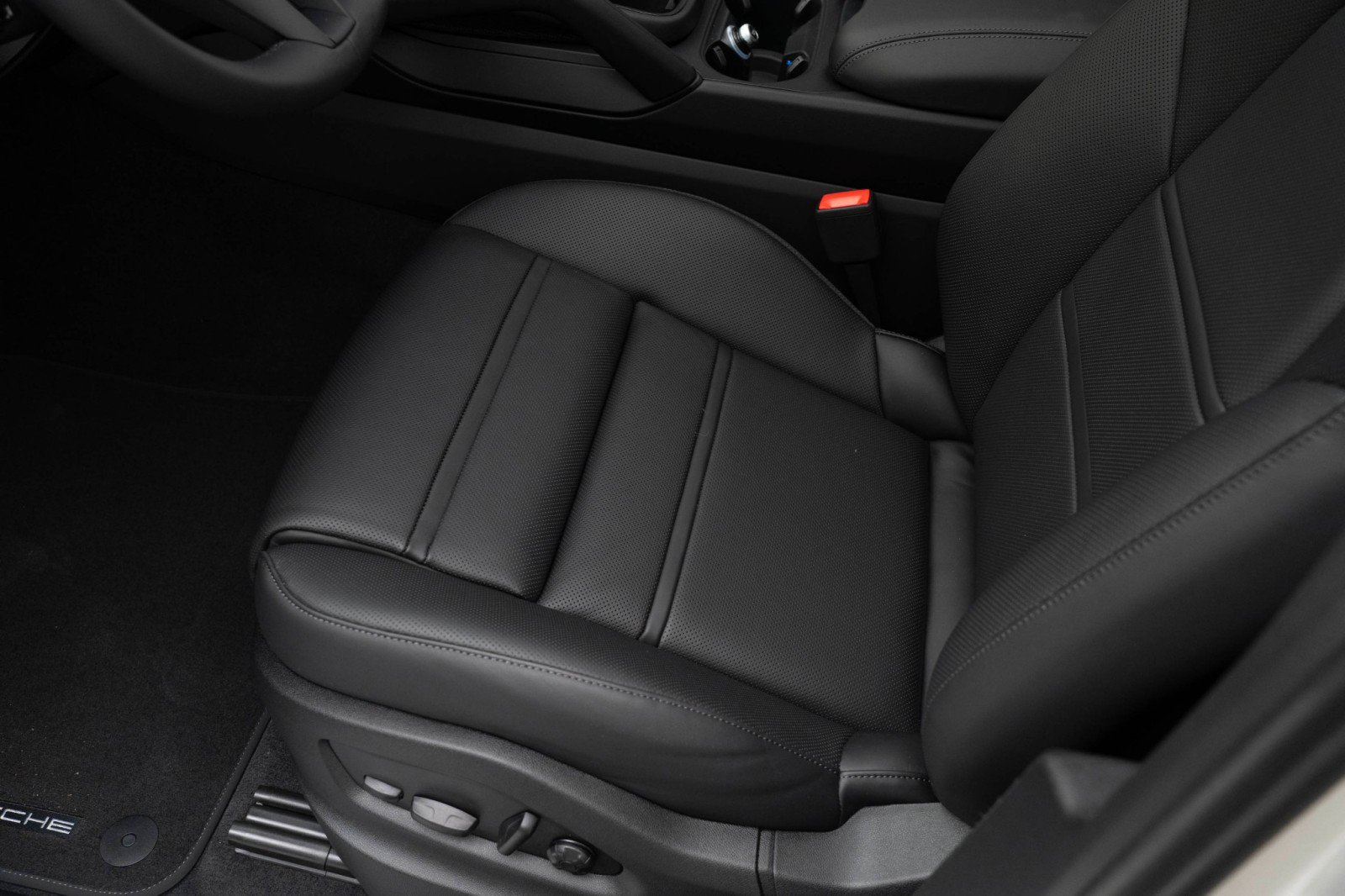 New 2025 Porsche Cayenne image 15