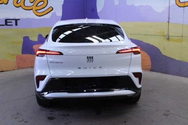 Used 2025 Buick Envista Sport Touring image 3