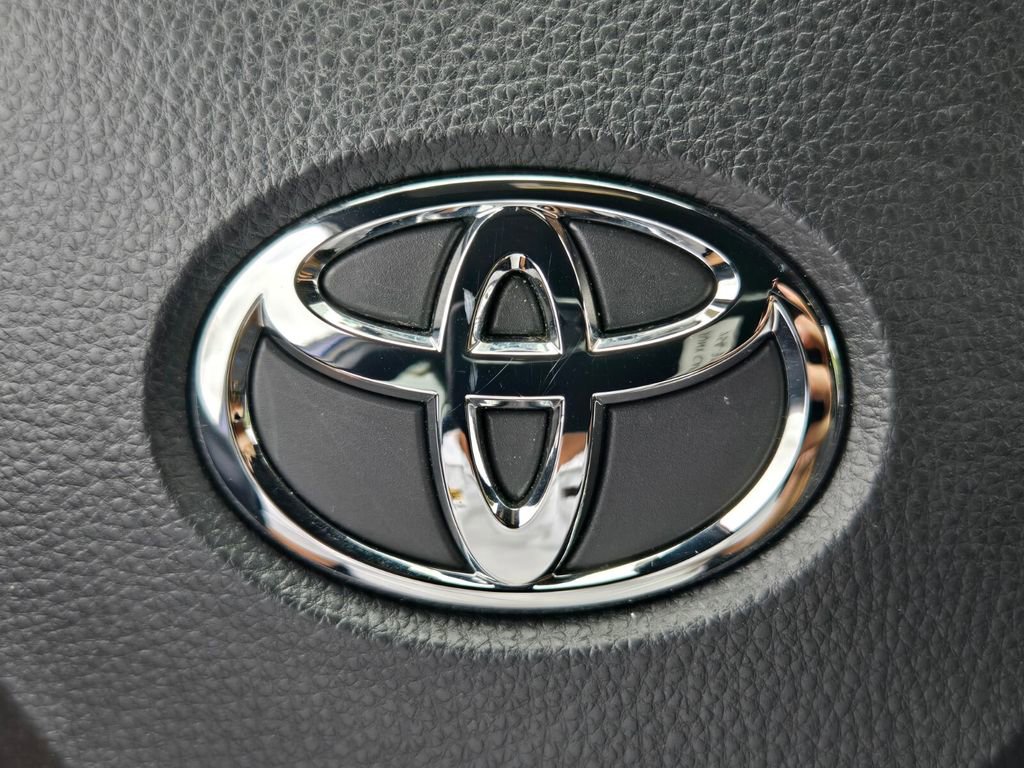 Used 2024 Toyota Corolla Cross SE image 31