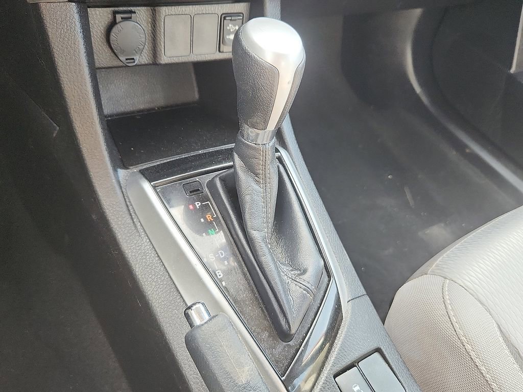Used 2018 Toyota Corolla LE FWD image 9