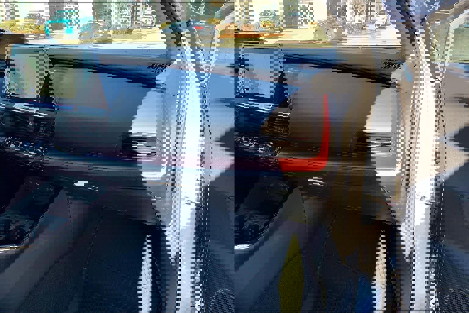 Used 2025 Toyota Prius Plug-In Hybrid image 18