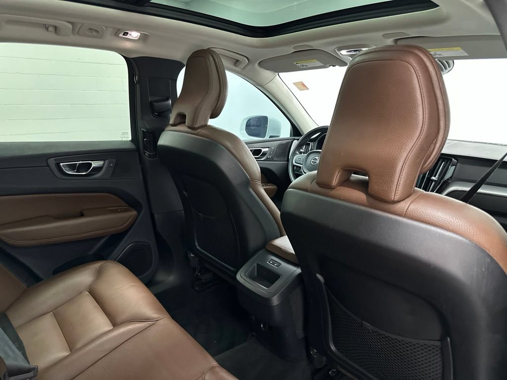 Used 2019 Volvo XC60 T6 Momentum w/ Multimedia Package AWD/4WD image 23