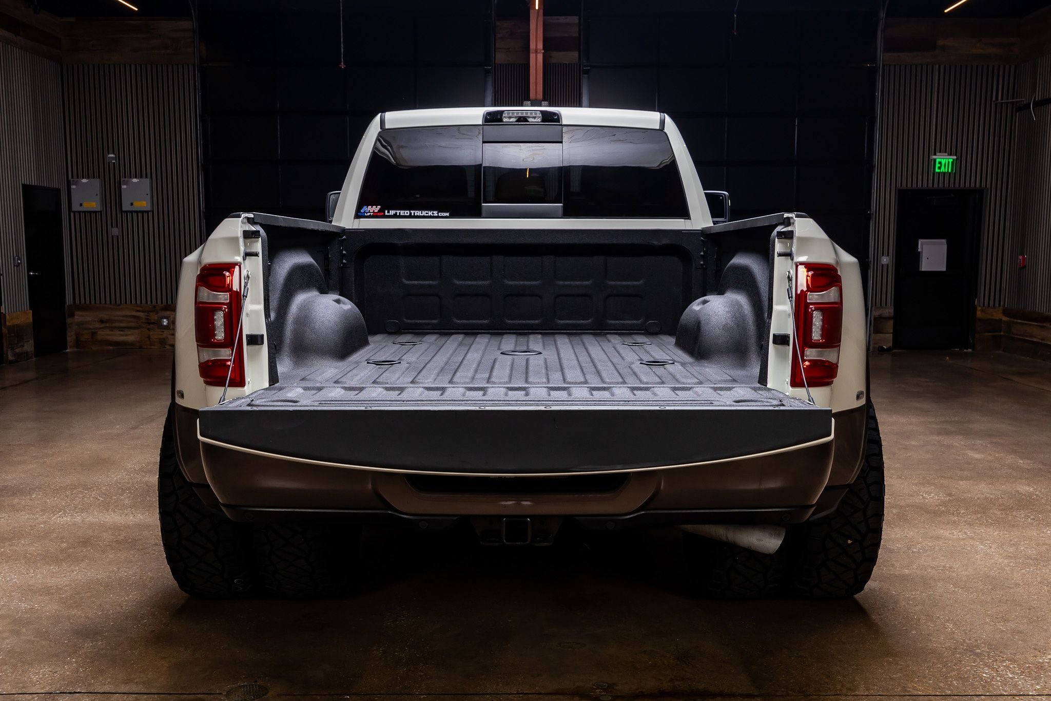 Used 2023 RAM 3500 Limited AWD/4WD image 9