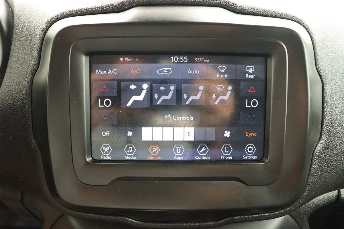 Used 2018 Jeep Renegade Trailhawk AWD/4WD image 35