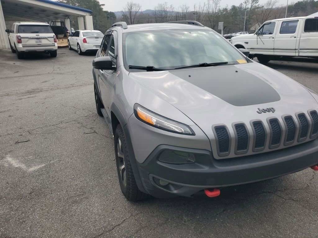 Used 2018 Jeep Cherokee Trailhawk image 4