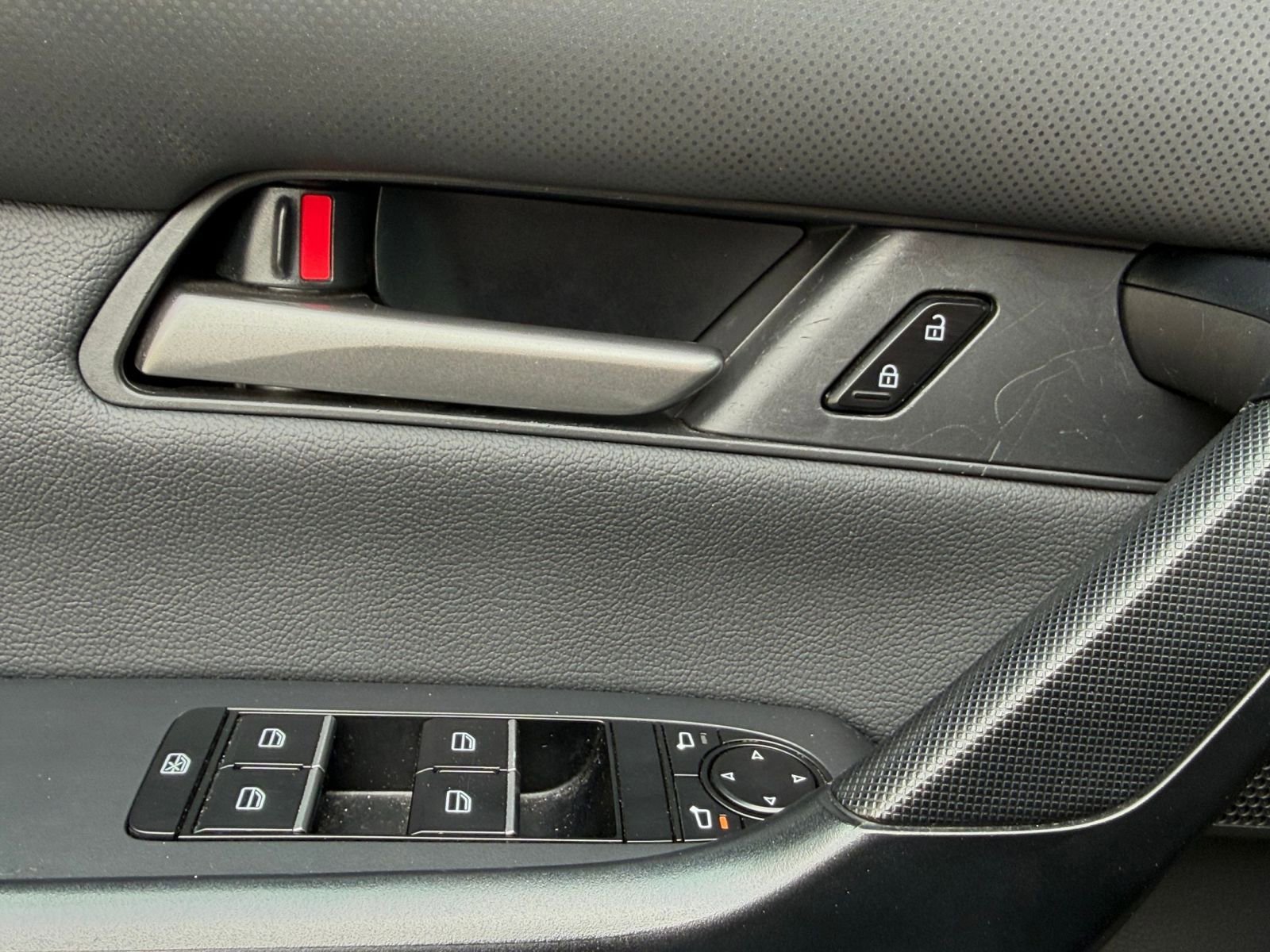 Used 2025 MAZDA CX-50 AWD 2.5 S w/ Premium Package image 18