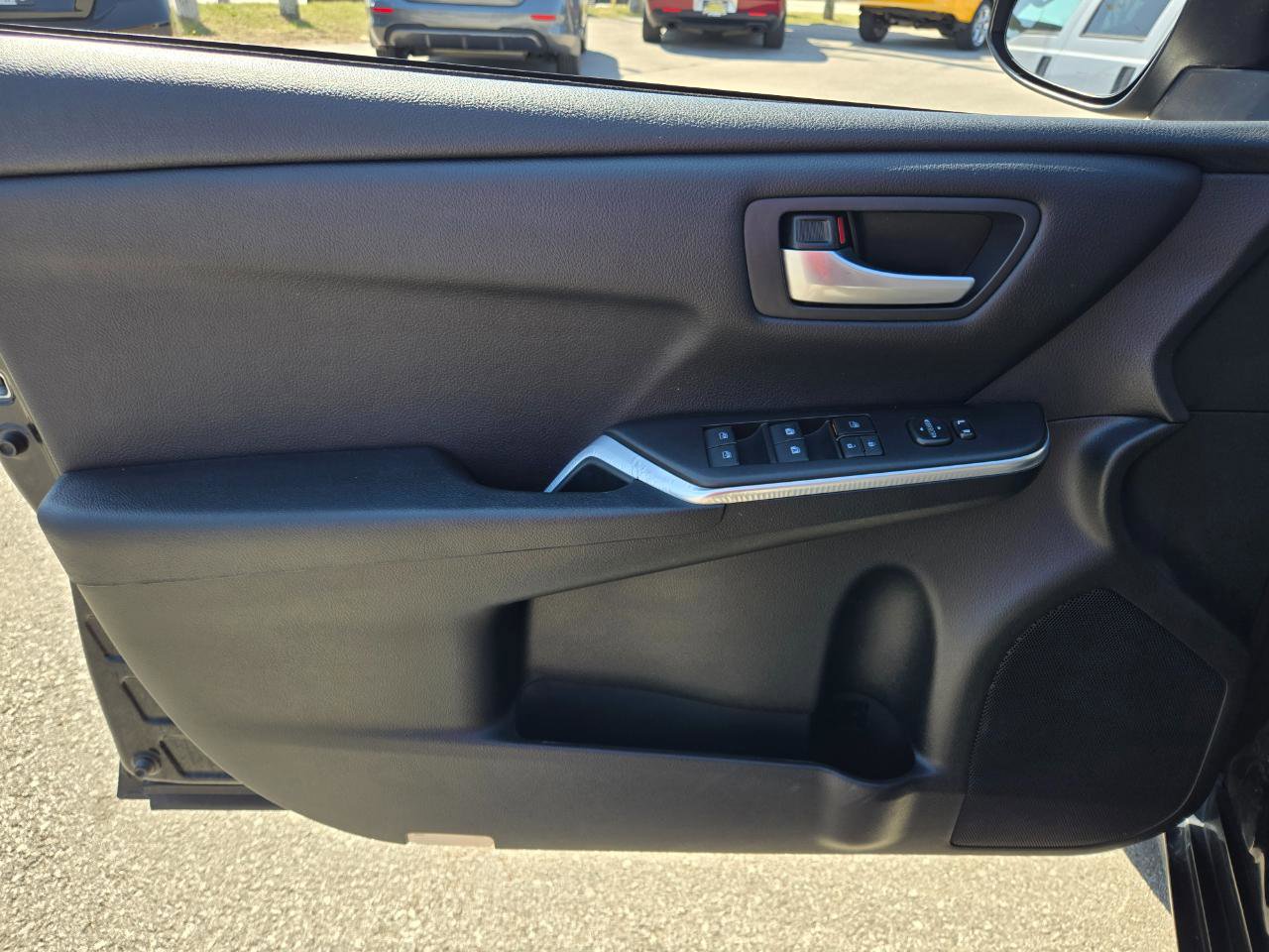 Used 2017 Toyota Camry SE FWD image 15