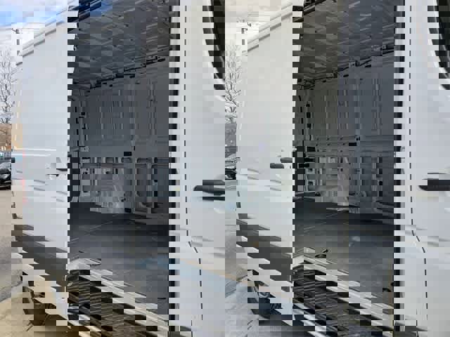 Used 2015 Mercedes-Benz Sprinter 2500 image 16