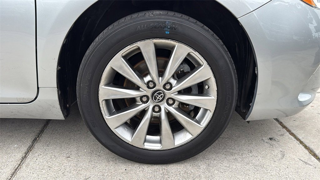 Used 2017 Toyota Camry XLE image 9
