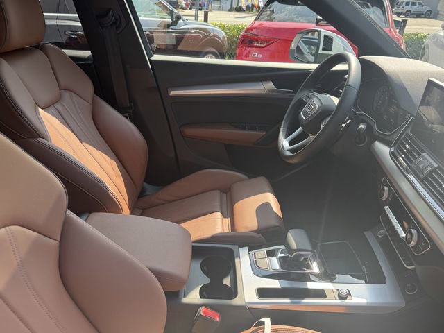 Certified 2025 Audi Q5 2.0T Premium w/ Convenience Plus Package image 30