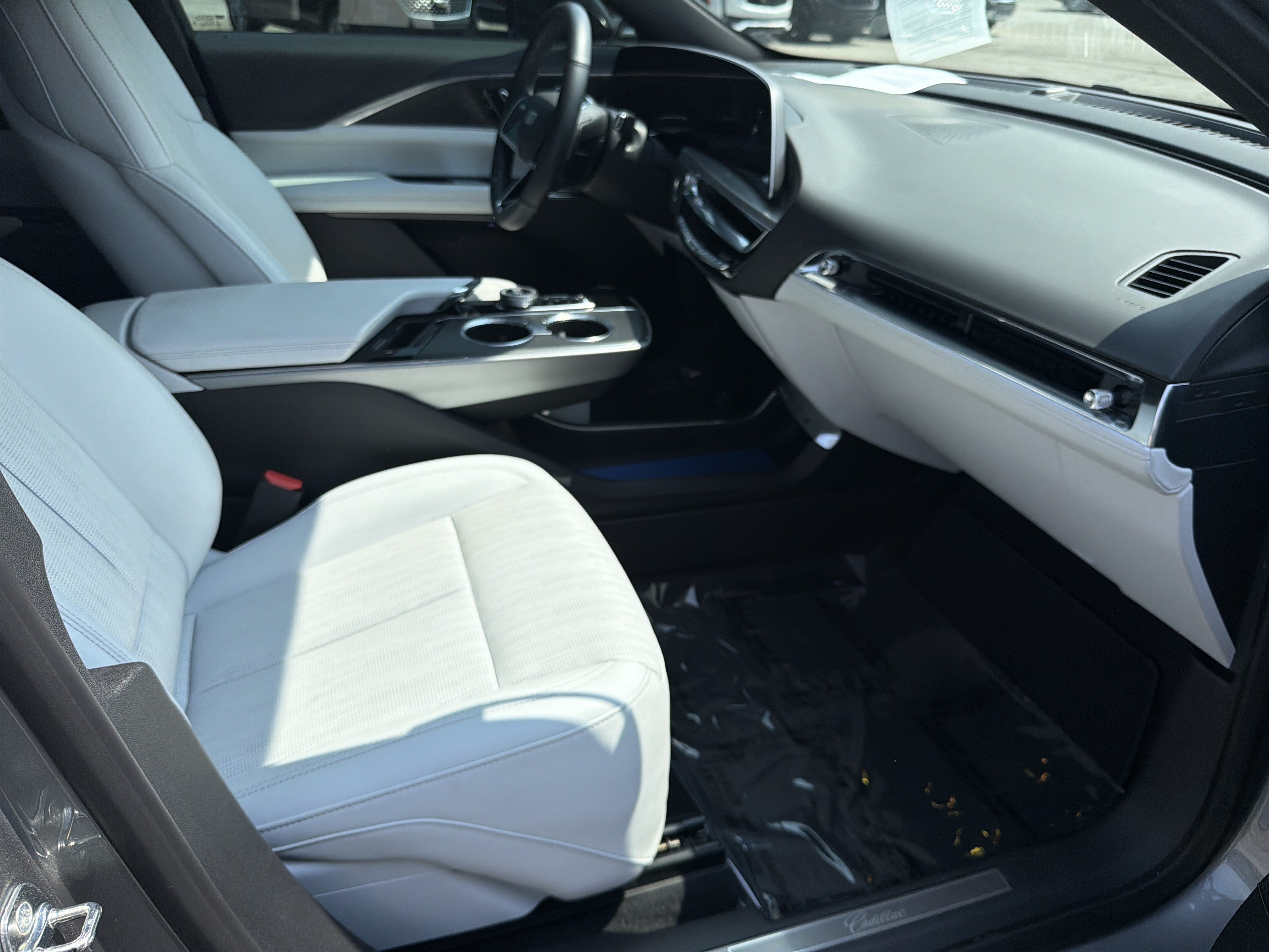Certified 2024 Cadillac Lyriq Luxury AWD/4WD image 14