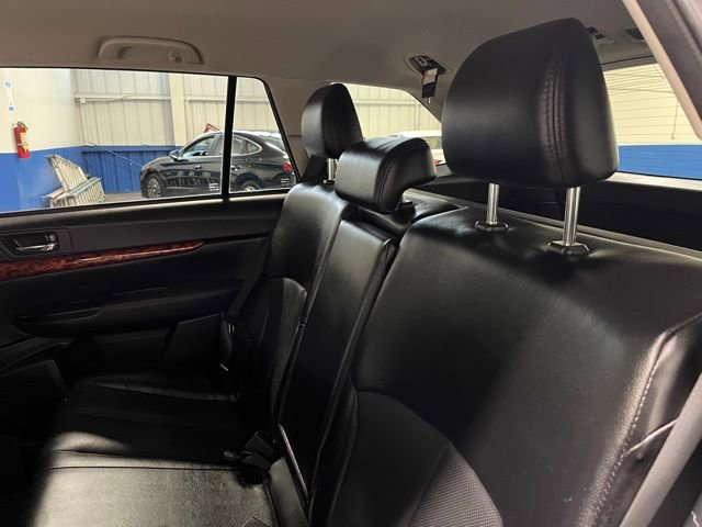 Used 2011 Subaru Outback 2.5i Limited image 18