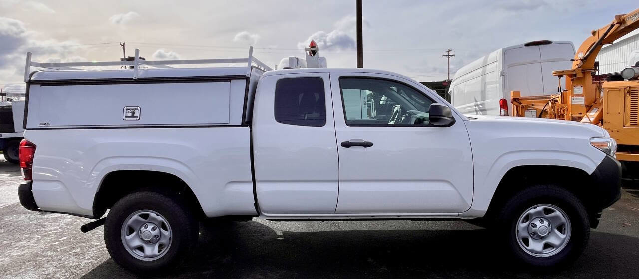 Used 2022 Toyota Tacoma SR image 8