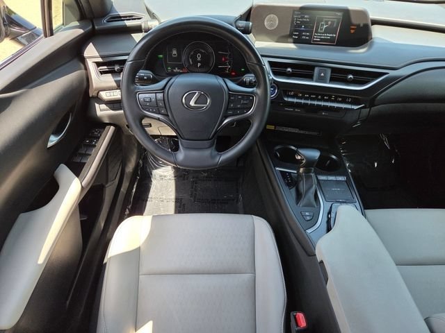 Used 2021 Lexus UX 250h w/ Accessory Package (Z1) AWD/4WD image 4