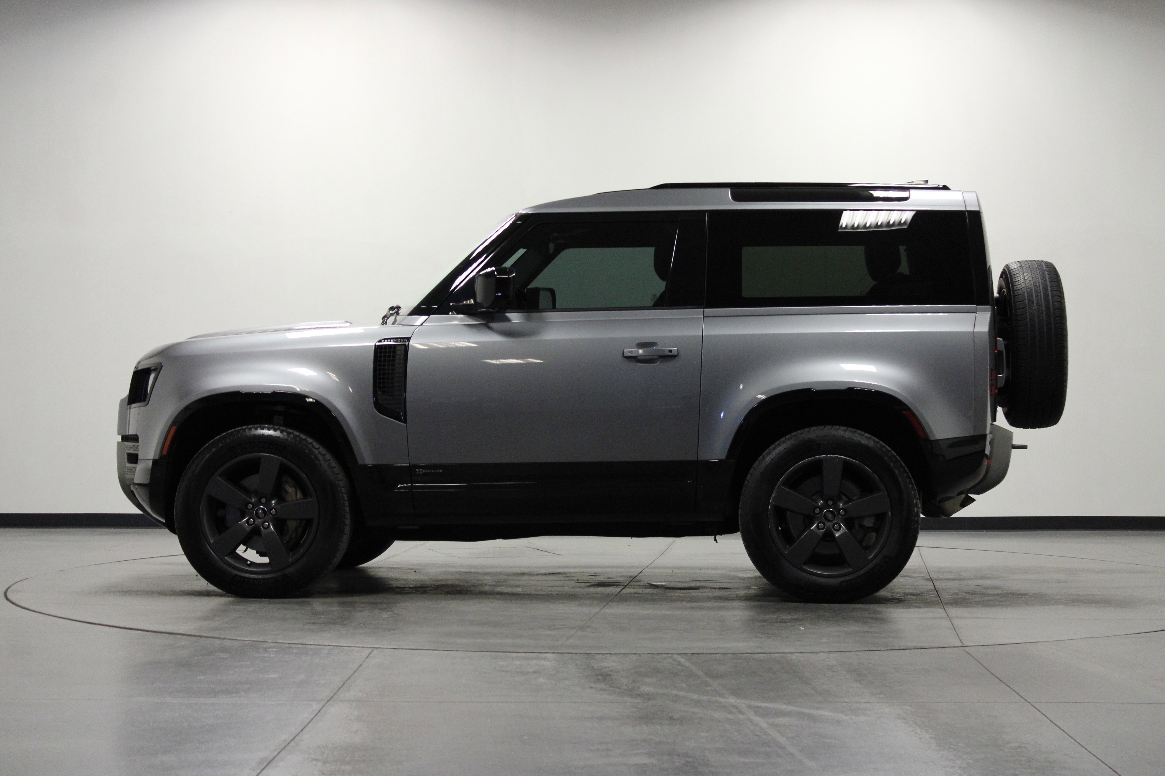 Used 2021 Land Rover Defender 90 X-Dynamic S image 7