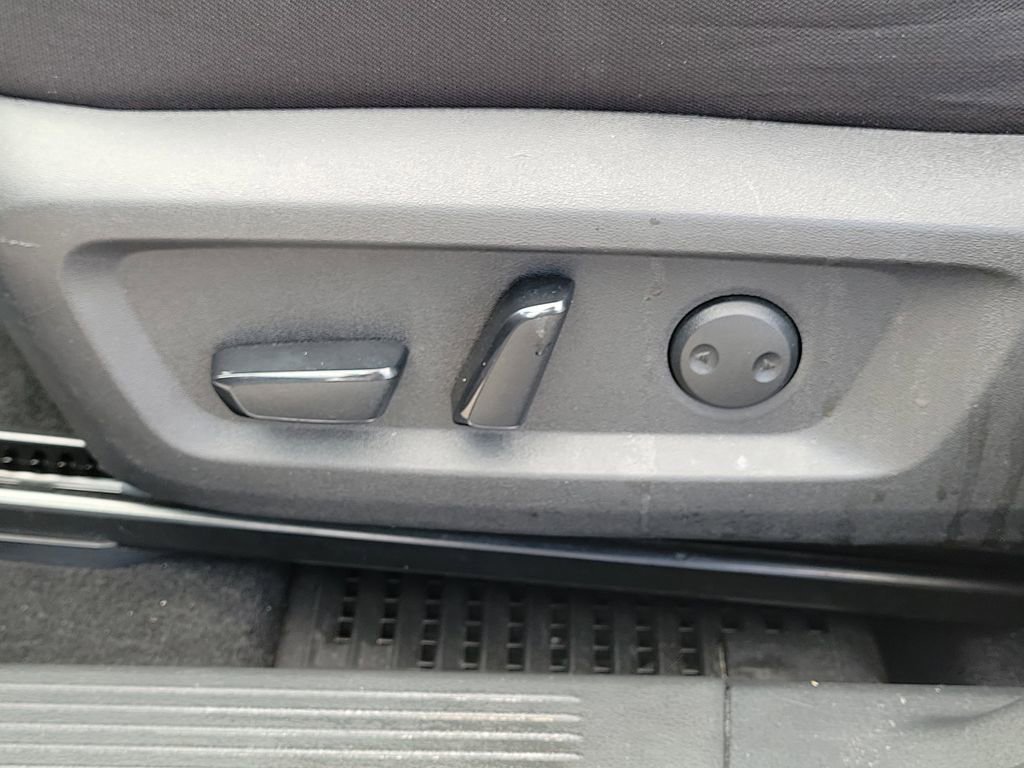 Used 2024 Nissan Rogue SV image 20