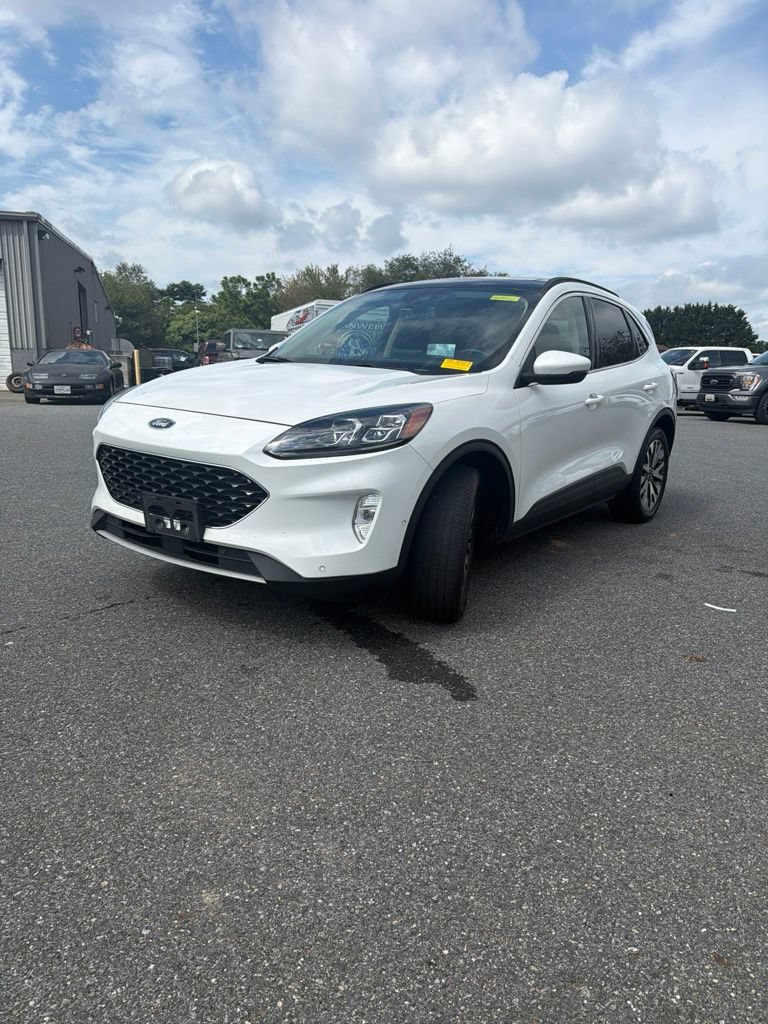 Used 2020 Ford Escape Titanium AWD/4WD image 3