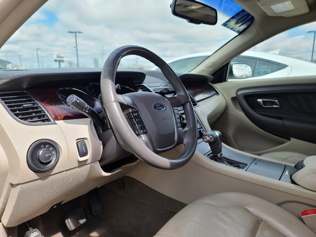 Used 2010 Ford Taurus SEL image 8