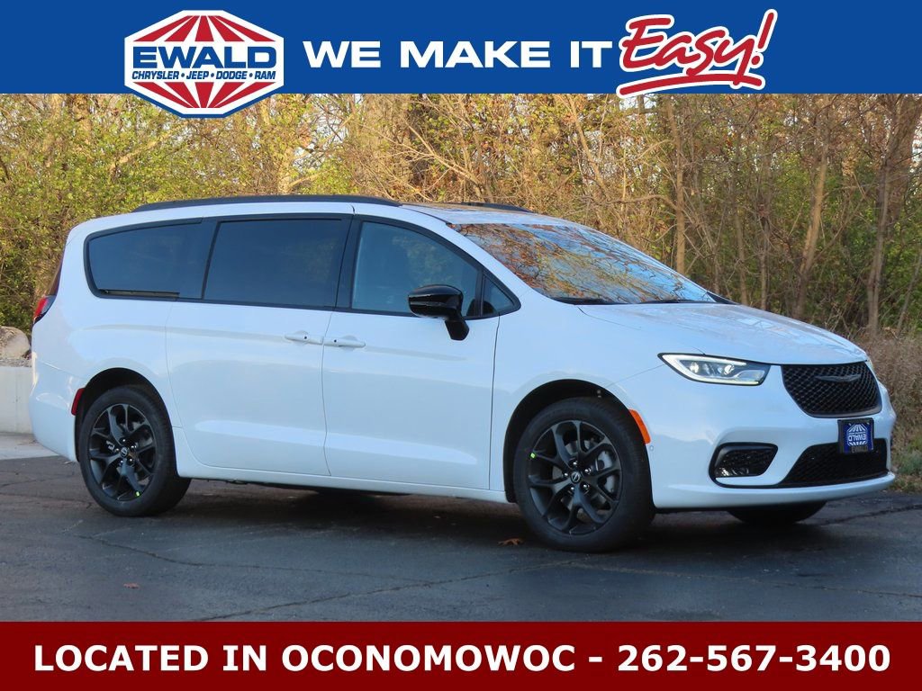 New 2026 Chrysler Pacifica Limited w/ S Appearance Package image 1