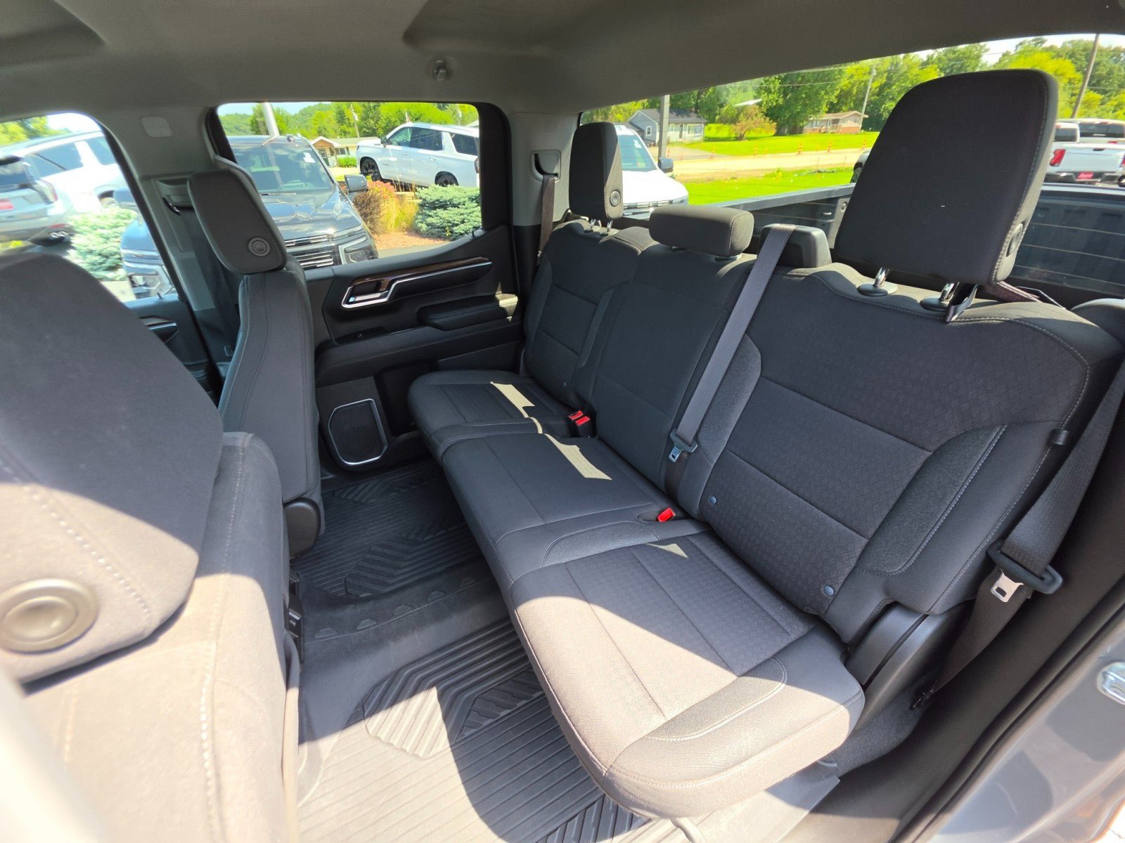 Used 2023 Chevrolet Silverado 1500 LT AWD/4WD image 23