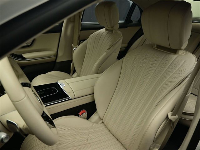 Used 2022 Mercedes-Benz S 580 4MATIC Sedan w/ Rear Seat Package image 17