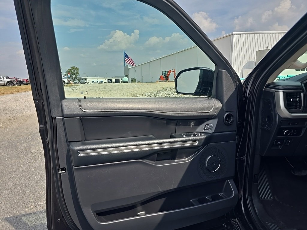 Used 2024 Ford Expedition Max XLT image 11